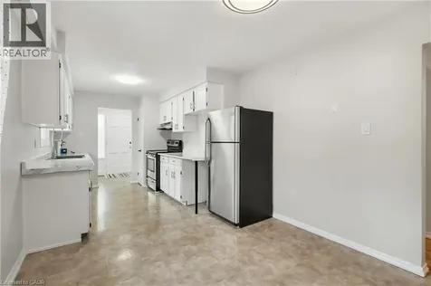 712 Vermouth Avenue Mississauga ON L5A 3T3