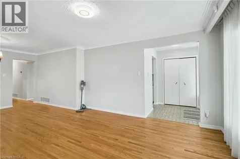 712 Vermouth Avenue Mississauga ON L5A 3T3