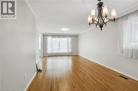 712 Vermouth Avenue Mississauga ON L5A 3T3