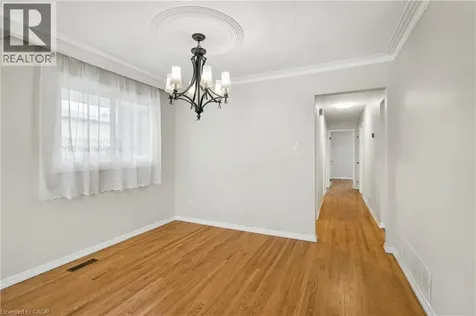 712 Vermouth Avenue Mississauga ON L5A 3T3