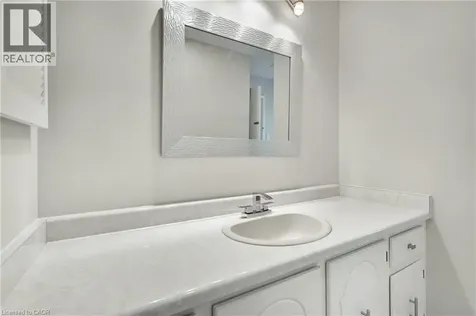 712 Vermouth Avenue Mississauga ON L5A 3T3
