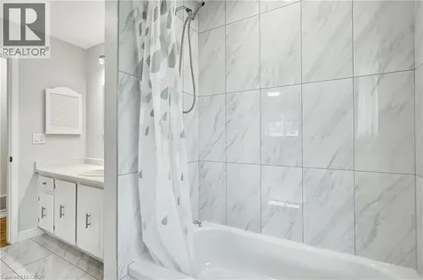 712 Vermouth Avenue Mississauga ON L5A 3T3