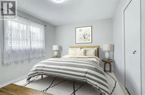 712 Vermouth Avenue Mississauga ON L5A 3T3