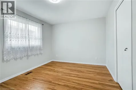 712 Vermouth Avenue Mississauga ON L5A 3T3