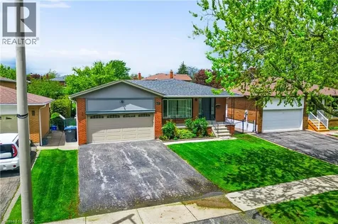 712 Vermouth Avenue Mississauga ON L5A 3T3