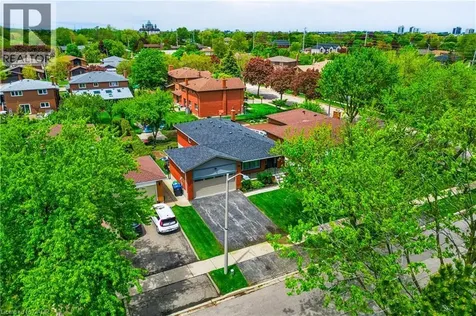 712 Vermouth Avenue Mississauga ON L5A 3T3