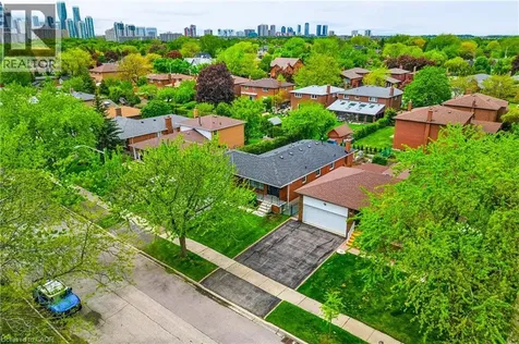 712 Vermouth Avenue Mississauga ON L5A 3T3