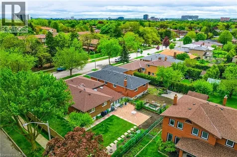 712 Vermouth Avenue Mississauga ON L5A 3T3