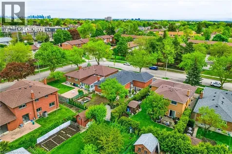 712 Vermouth Avenue Mississauga ON L5A 3T3