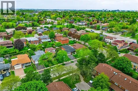 712 Vermouth Avenue Mississauga ON L5A 3T3