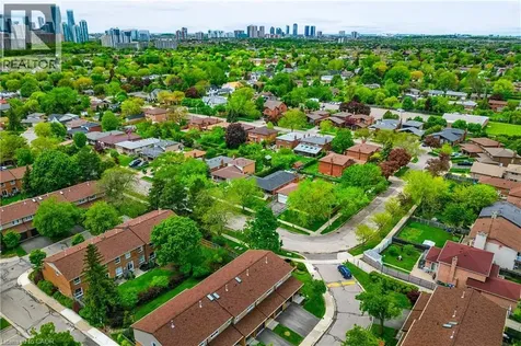 712 Vermouth Avenue Mississauga ON L5A 3T3