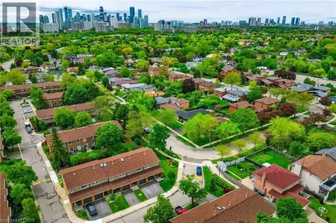 712 Vermouth Avenue Mississauga ON L5A 3T3