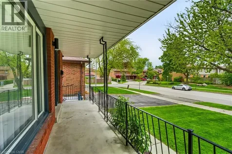 712 Vermouth Avenue Mississauga ON L5A 3T3