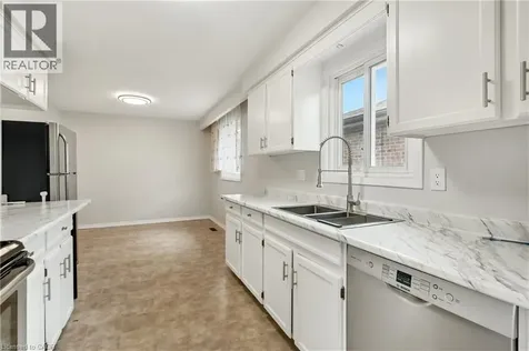 712 Vermouth Avenue Mississauga ON L5A 3T3