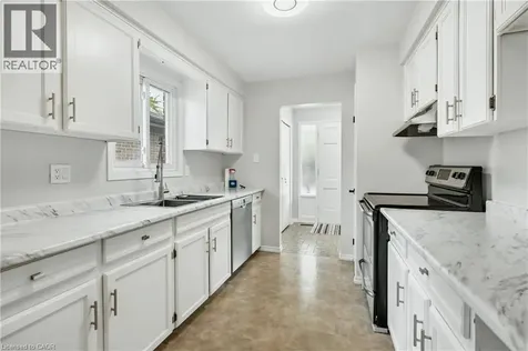 712 Vermouth Avenue Mississauga ON L5A 3T3