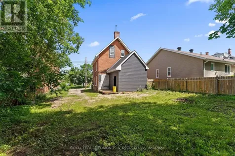 204 Mcallister Street Pembroke ON K8A 3G2