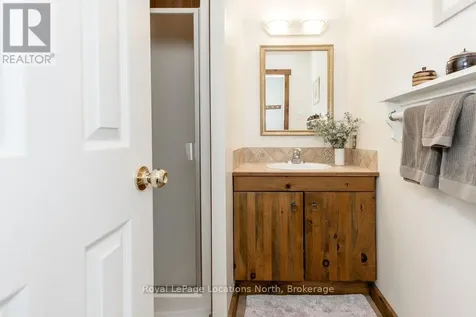 112 Escarpment Crescent Collingwood ON L9Y 5B4
