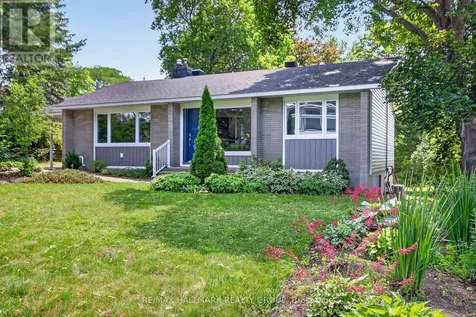 1054 Chelsea Drive Ottawa ON K1K 0M8