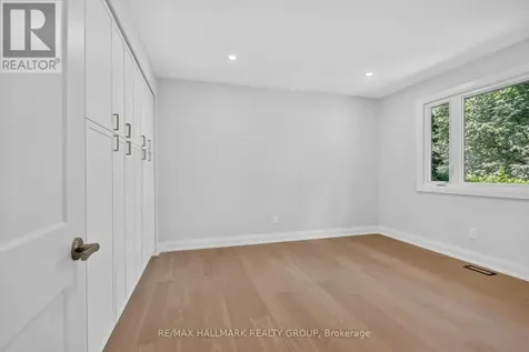 1054 Chelsea Drive Ottawa ON K1K 0M8