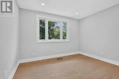 1054 Chelsea Drive Ottawa ON K1K 0M8