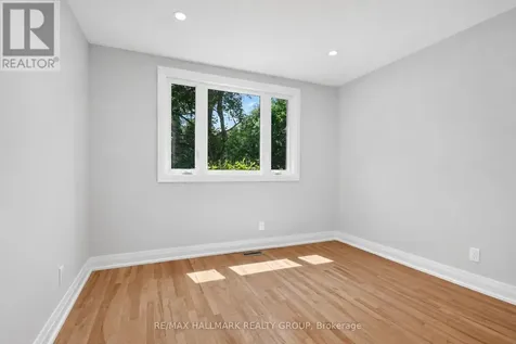 1054 Chelsea Drive Ottawa ON K1K 0M8
