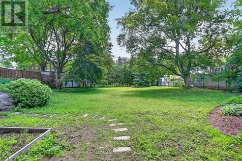 1054 Chelsea Drive Ottawa ON K1K 0M8