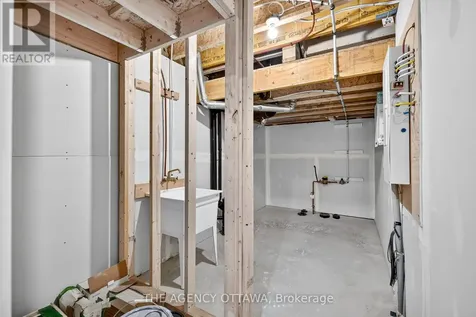1005 Kitigan Grove Ottawa ON K2K 0M9