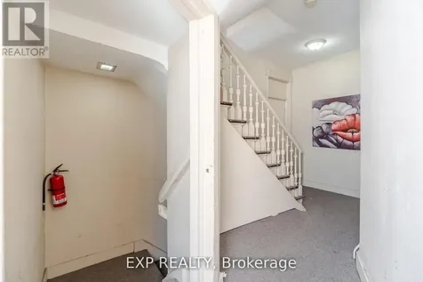 88 Maclaren Street Ottawa ON K2P 0K6