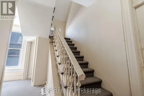 88 Maclaren Street Ottawa ON K2P 0K6