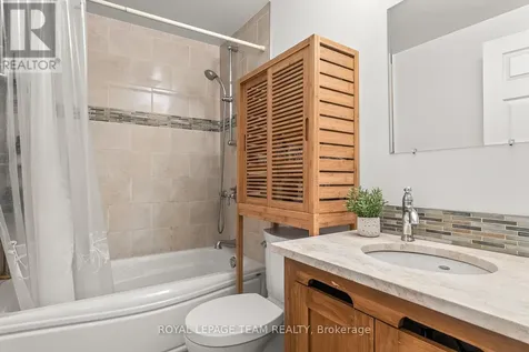 402 Montfort Street Ottawa ON K1L 8G7