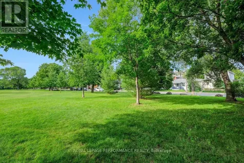 1141 North River Road Ottawa ON K1K 3W4