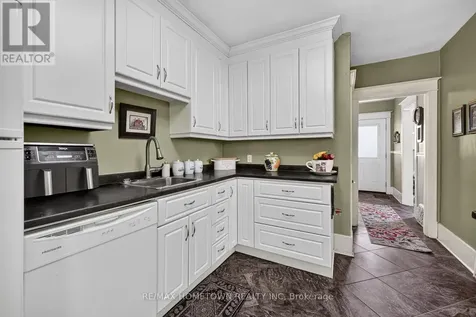 108 Bethune Street Brockville ON K6V 2E4