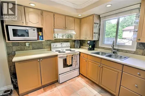 541 Parkview Crescent Cambridge ON N3H 4Z9
