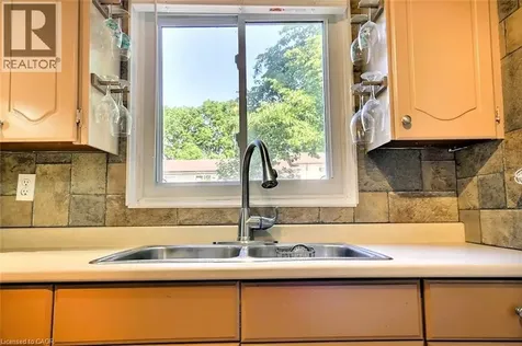 541 Parkview Crescent Cambridge ON N3H 4Z9
