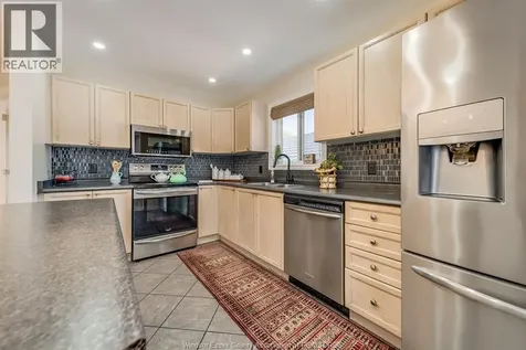 1174 Clover Windsor ON N8P 1W1