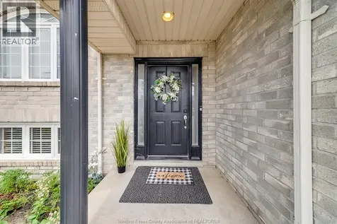 1174 Clover Windsor ON N8P 1W1