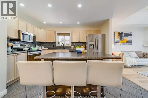 1174 Clover Windsor ON N8P 1W1