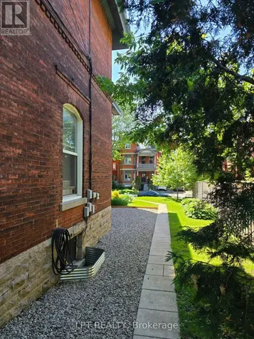 475 Maclaren Street Ottawa ON K1R 5K5