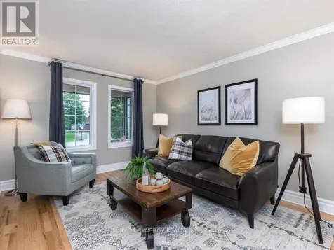 26 Jacqueline Crescent Ottawa ON K2S 1M2