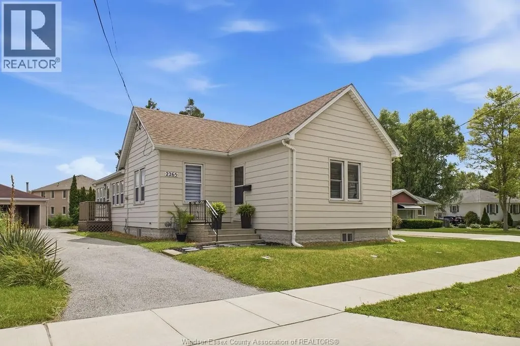 2265 Cabana Windsor ON N9E 3K1
