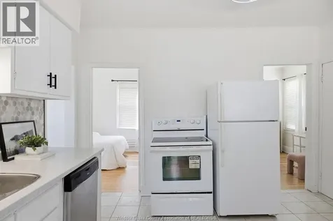 2265 Cabana Windsor ON N9E 3K1