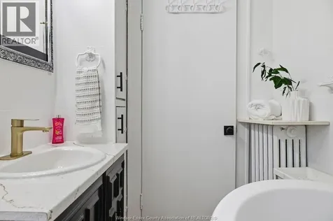 2265 Cabana Windsor ON N9E 3K1