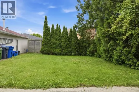 2265 Cabana Windsor ON N9E 3K1