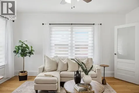 2265 Cabana Windsor ON N9E 3K1