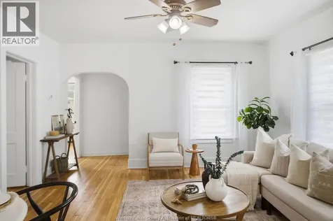 2265 Cabana Windsor ON N9E 3K1