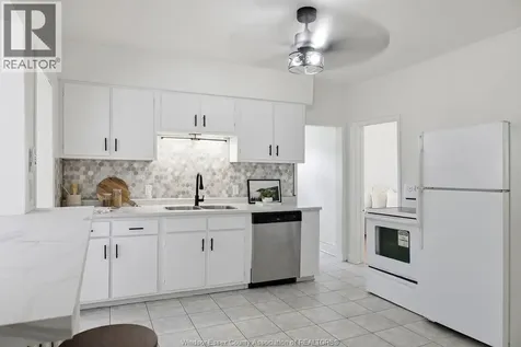 2265 Cabana Windsor ON N9E 3K1