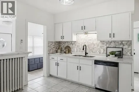 2265 Cabana Windsor ON N9E 3K1