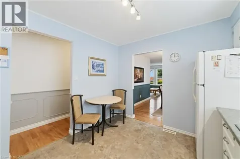 644 Lomond Crescent Burlington ON L7L 2N9