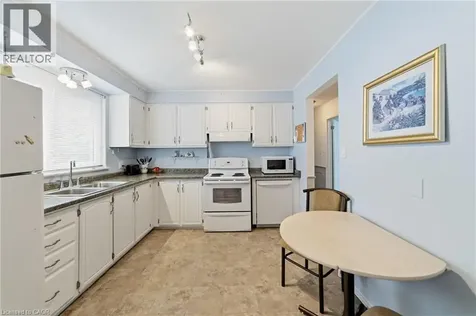 644 Lomond Crescent Burlington ON L7L 2N9