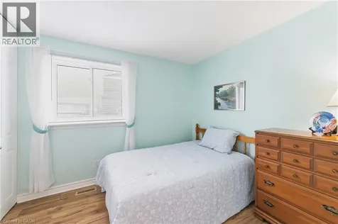644 Lomond Crescent Burlington ON L7L 2N9